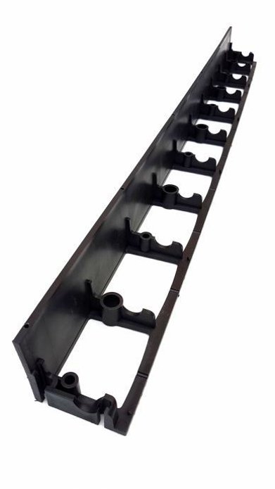 PVC plastični ivičnjak 45 mm x 1 m postavljen između travnjaka i staze